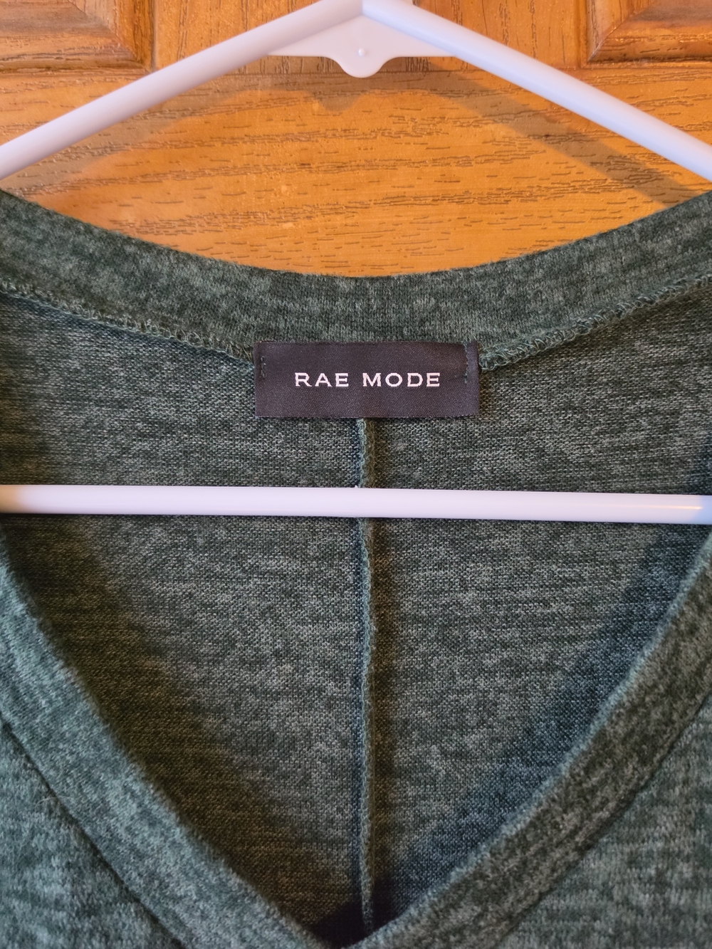 Rae Mode Women's Green Colorblock V-Neck Long Sleeve Top - Picture 2 of 3